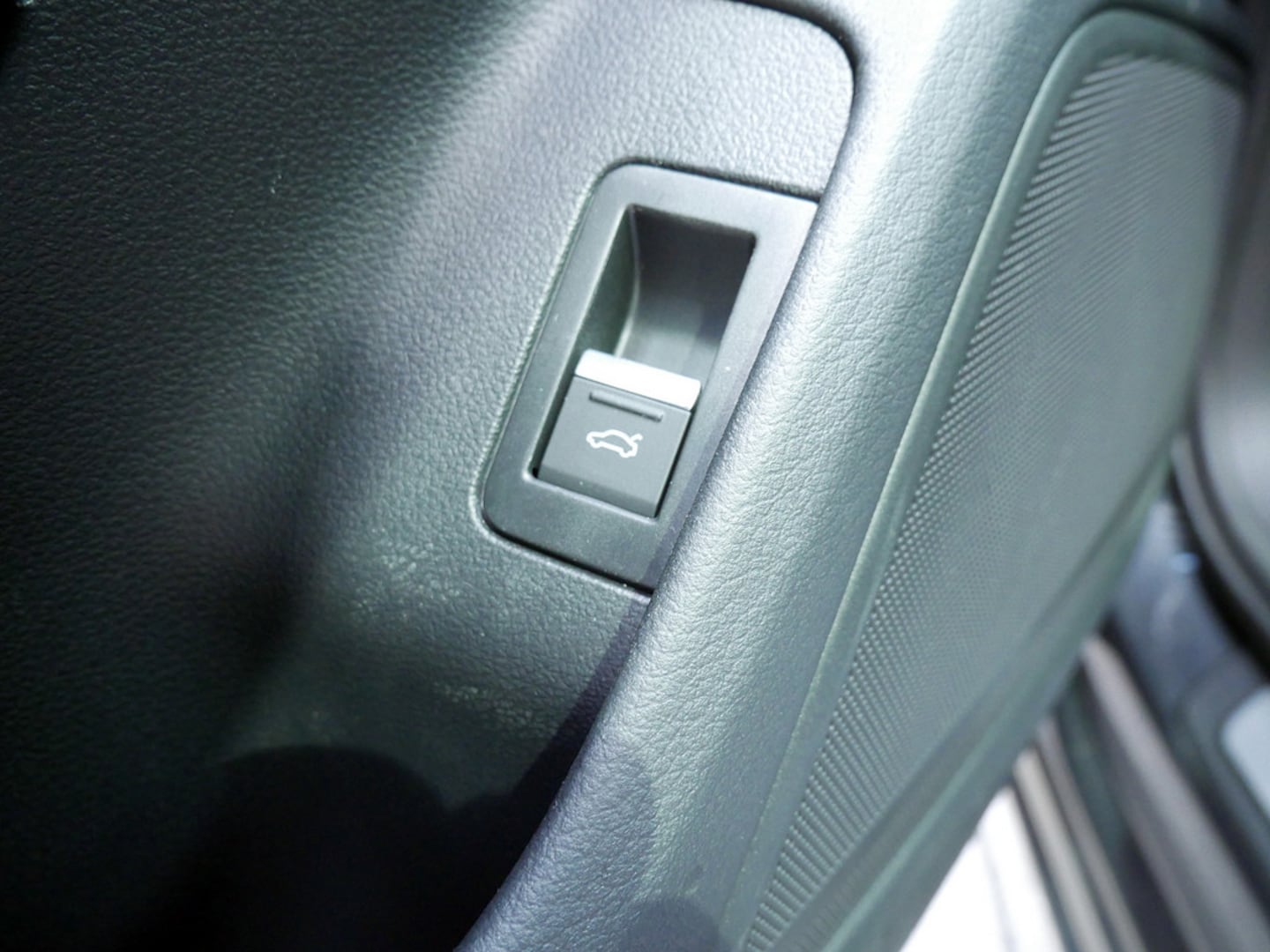 Bild über Audi S6 Avant TDI quattro tiptronic - für weitere Informationen kontaktieren Sie den Audi Partner