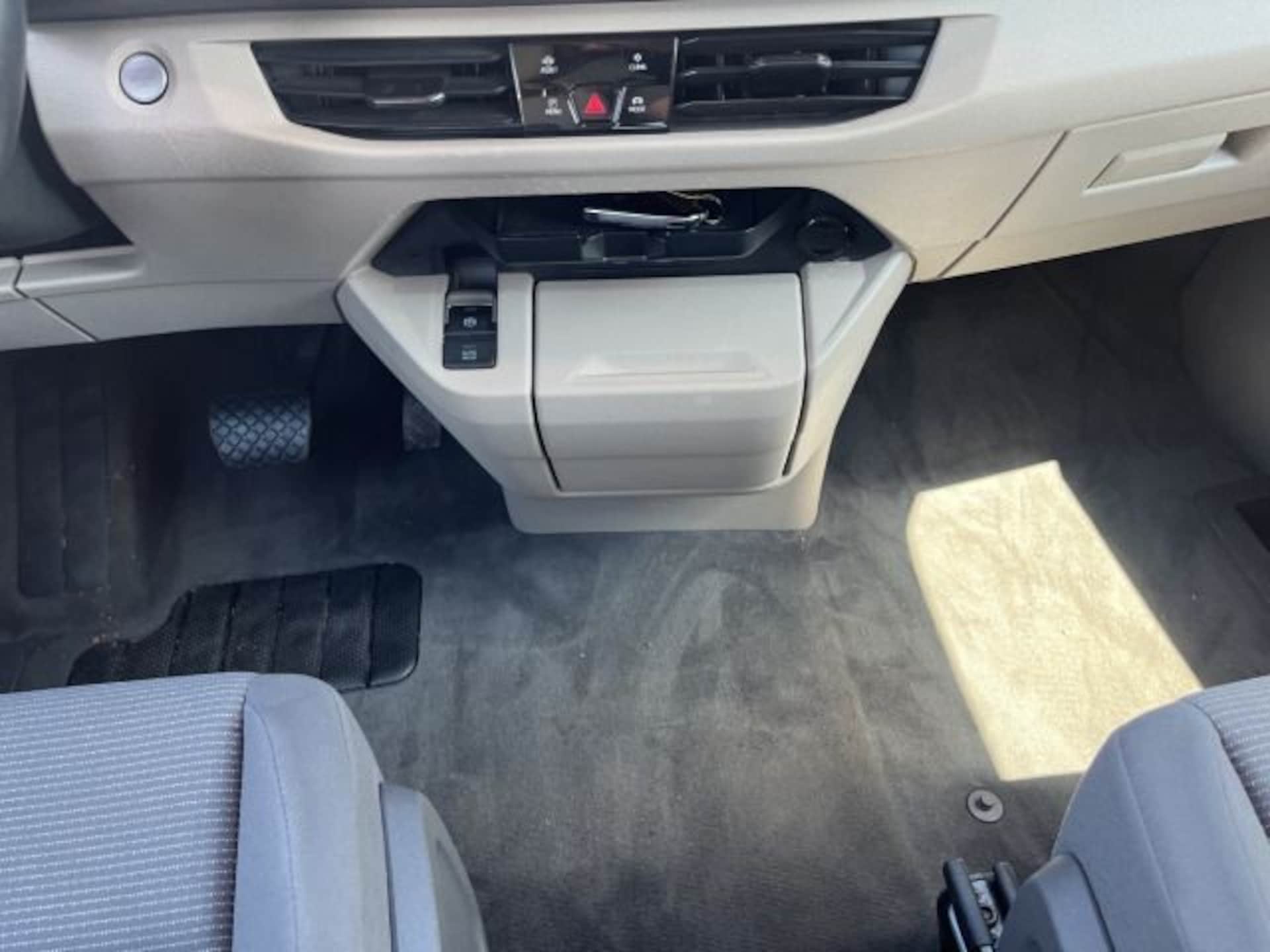 Volkswagen Multivan Langversion Basis-Modell