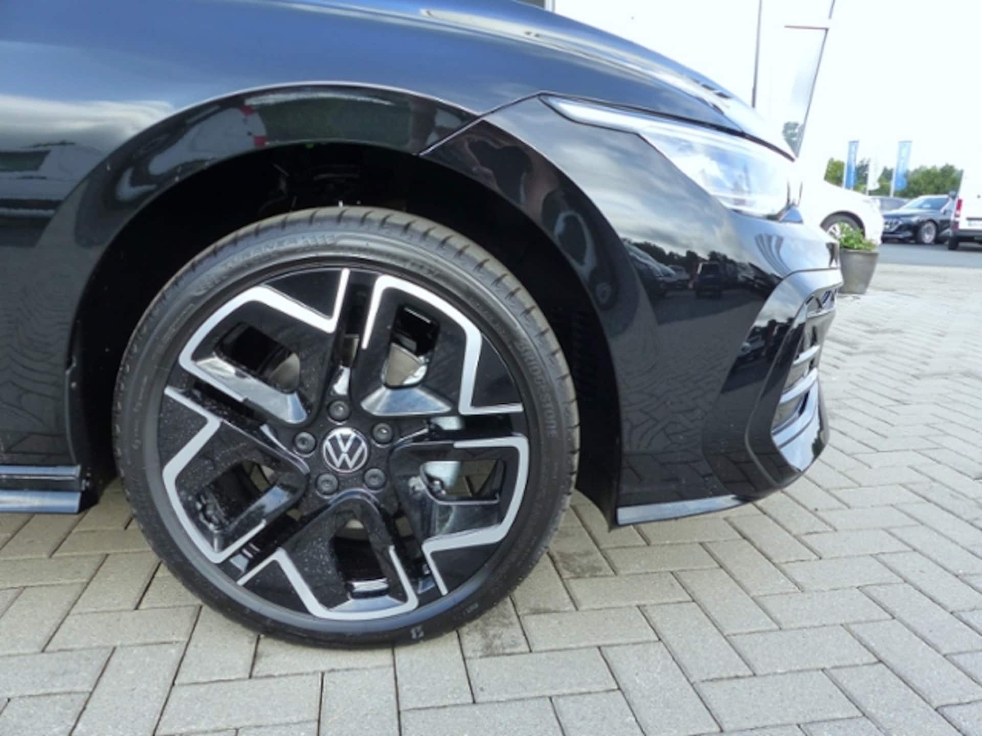 Volkswagen Golf R-Line