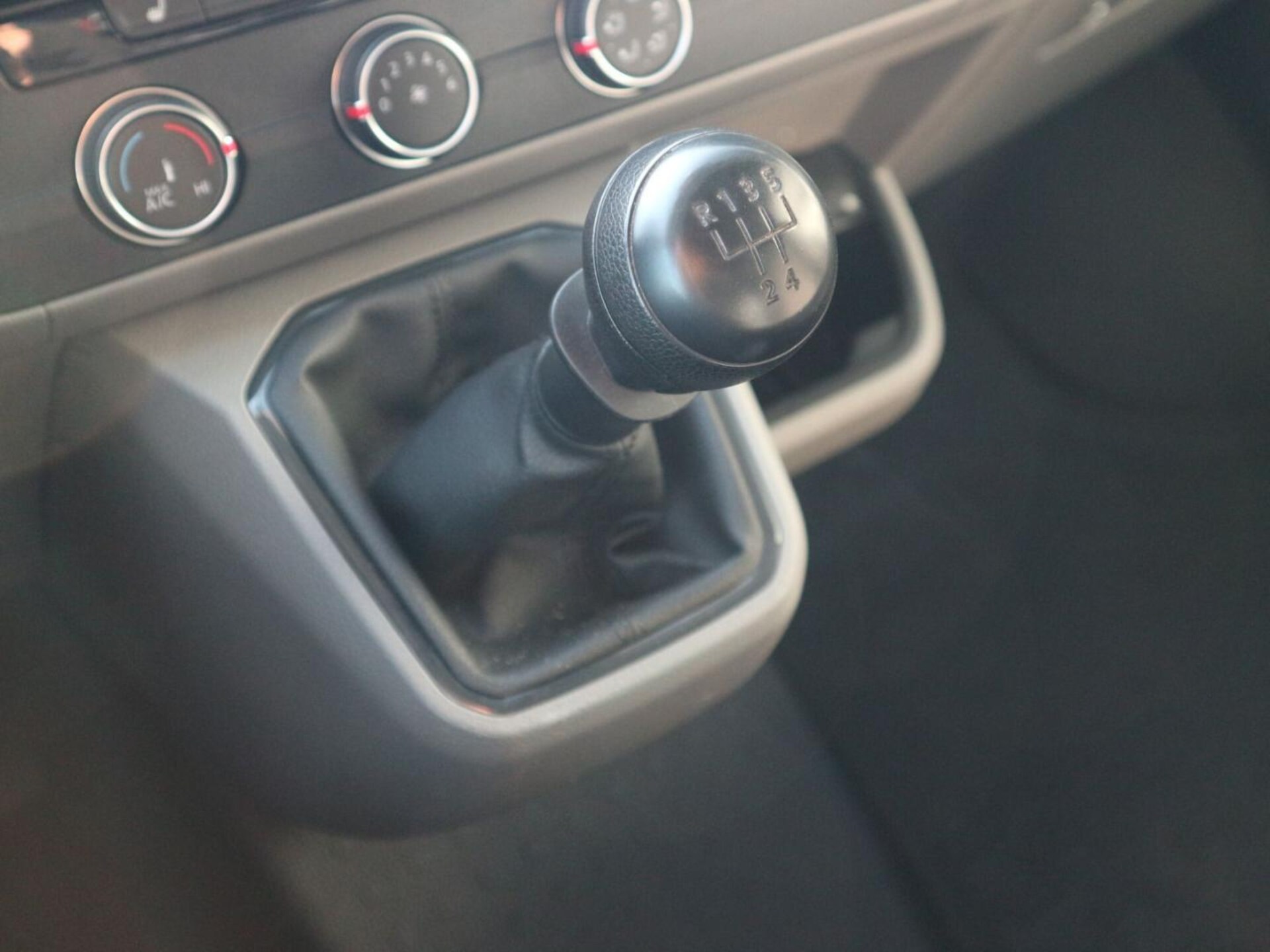Volkswagen T6.1 Transporter Kasten langer Radstand