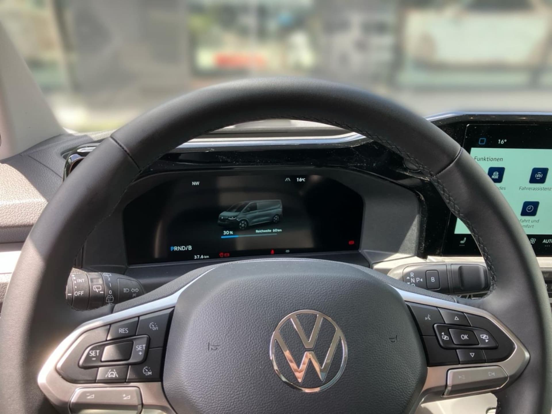 Volkswagen e-Caravelle Life
