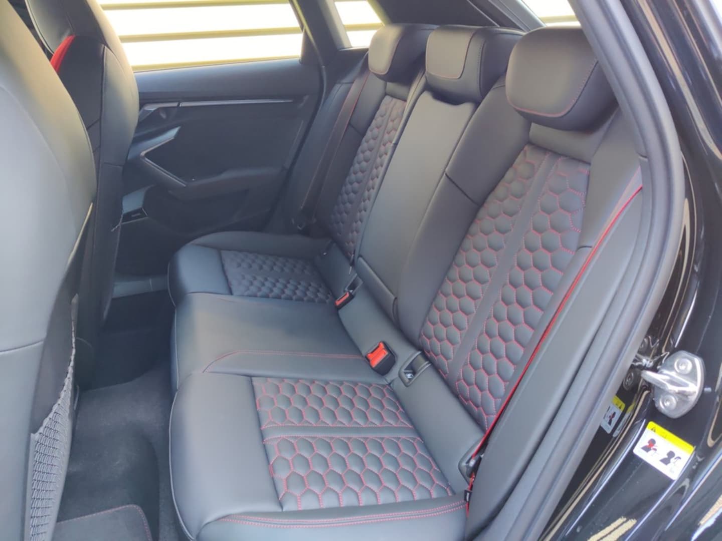 Bild über Audi RS 3 Sportback TFSI quattro S tronic - für weitere Informationen kontaktieren Sie den Audi Partner