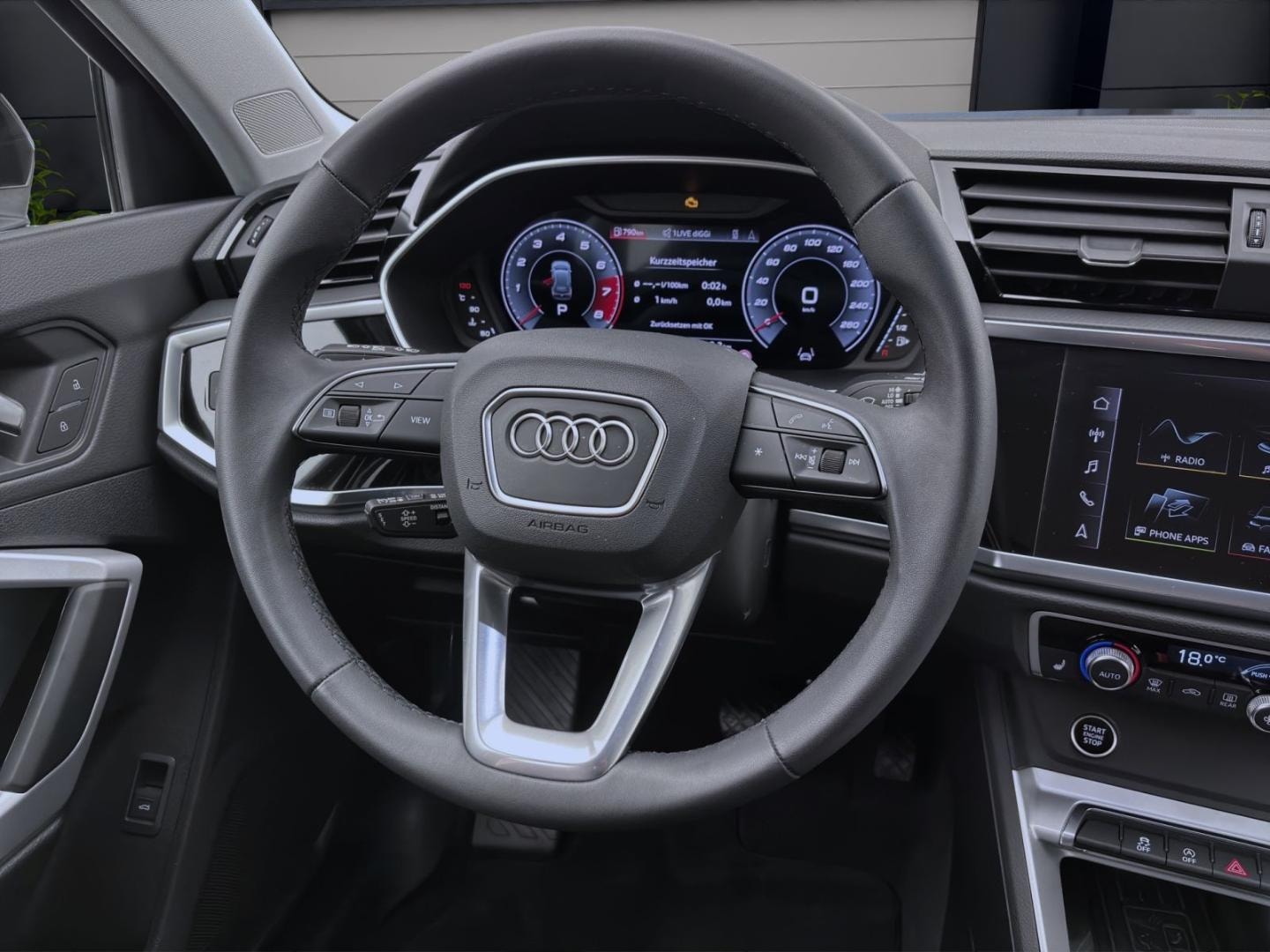 Bild über Audi Q3 35 TFSI S tronic - für weitere Informationen kontaktieren Sie den Audi Partner