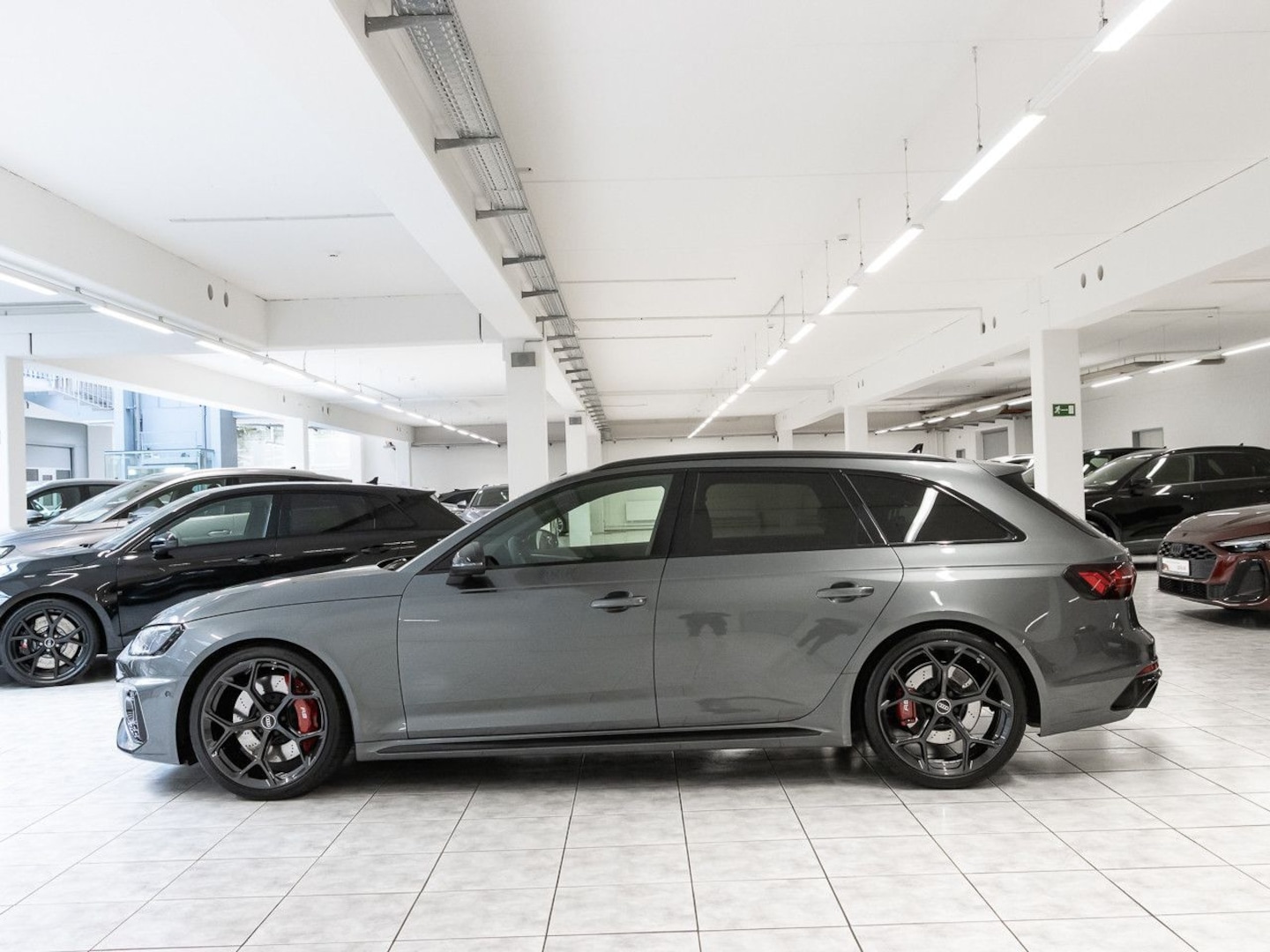 Bild über Audi RS 4 Avant TFSI quattro tiptronic - für weitere Informationen kontaktieren Sie den Audi Partner