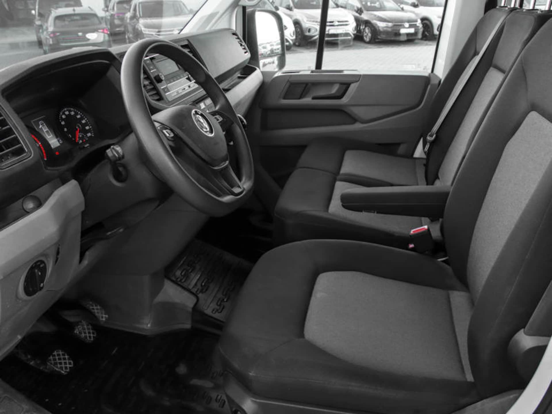 Volkswagen Crafter z podwójna kabiną z długim rozstawem osi