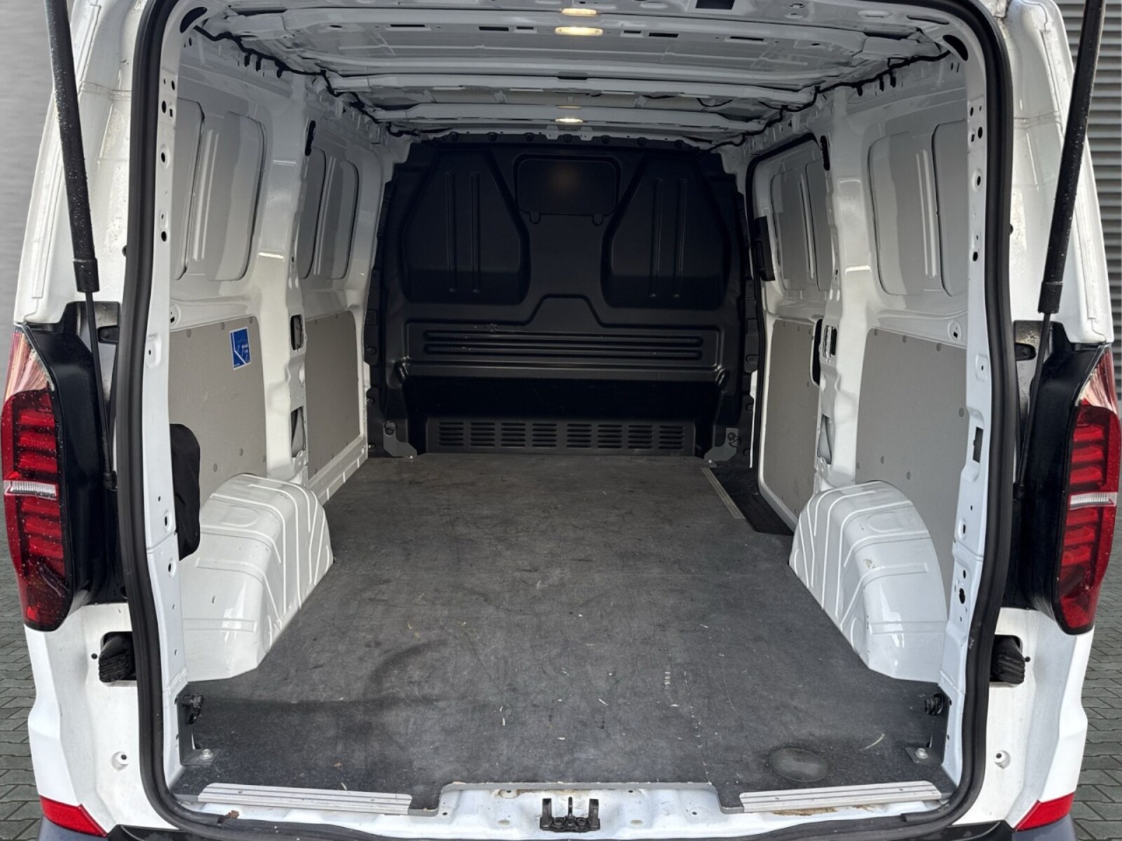 Volkswagen Transporter Kasten kurzer Radstand – Bild 6