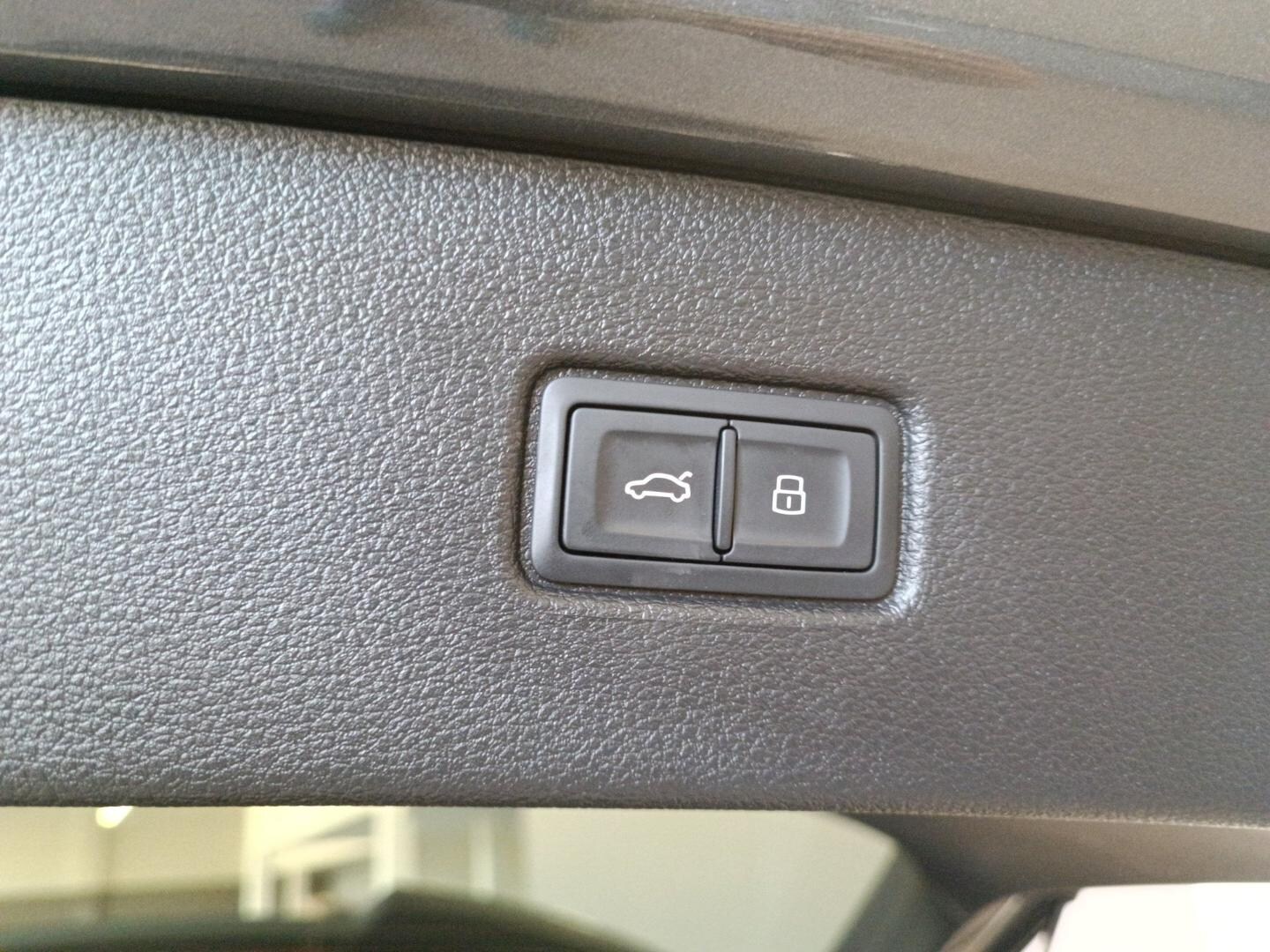 Bild über Audi Q7 SUV TDI quattro 210 kW tiptronic - für weitere Informationen kontaktieren Sie den Audi Partner