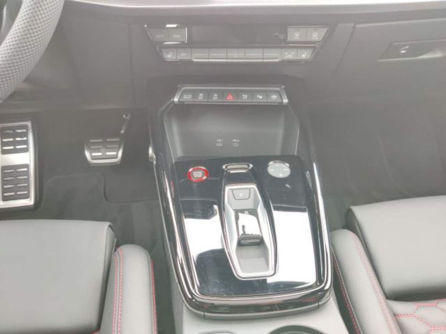 Bild über Audi RS 3 Limousine TFSI quattro 294 kW S tronic - für weitere Informationen kontaktieren Sie den Audi Partner