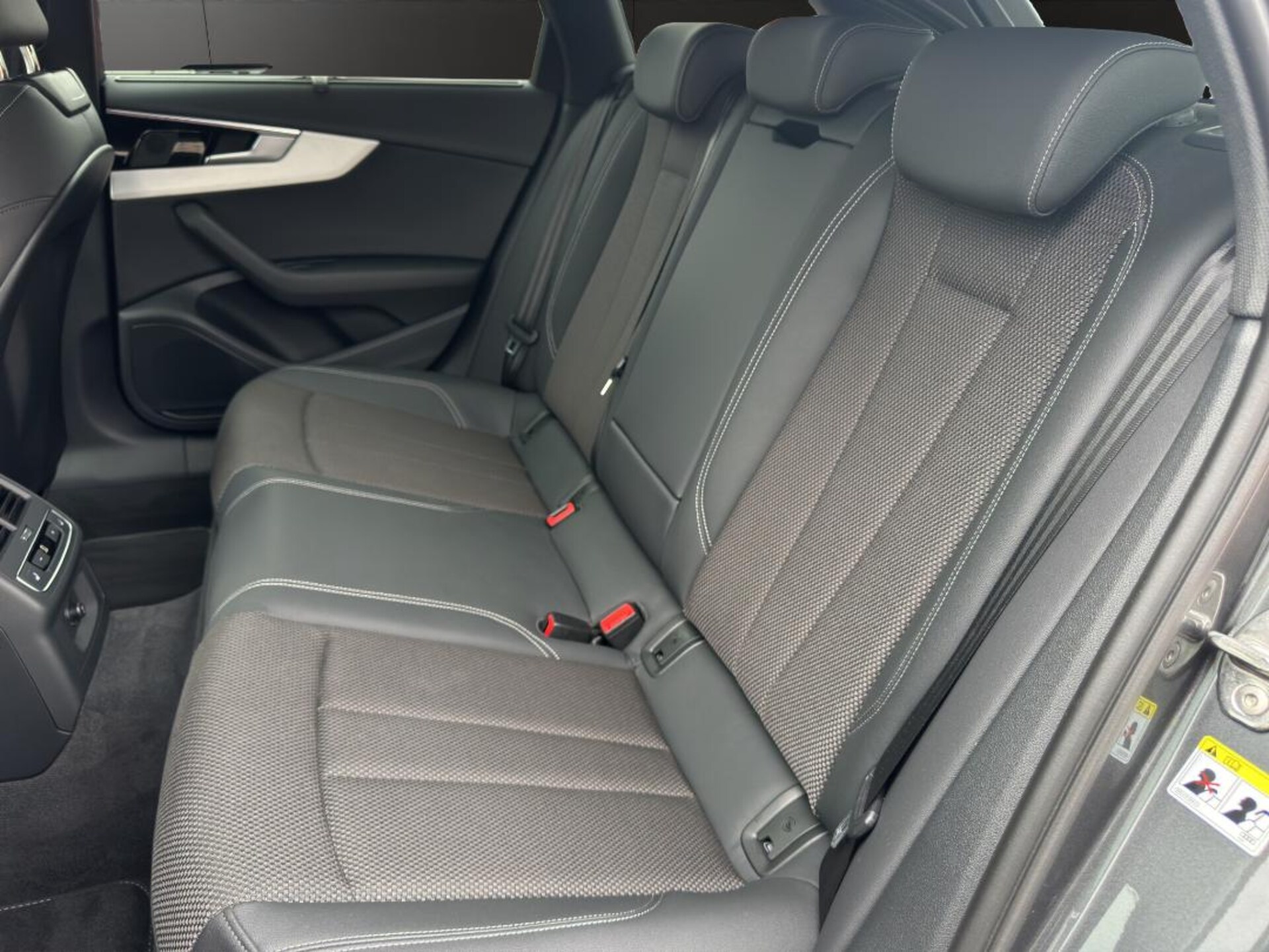 Audi A4 Avant S line