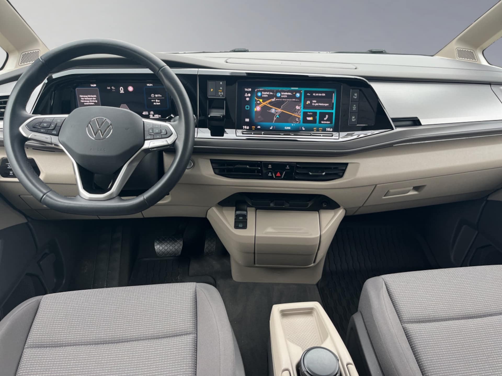 Volkswagen Multivan Langversion Basis-Modell
