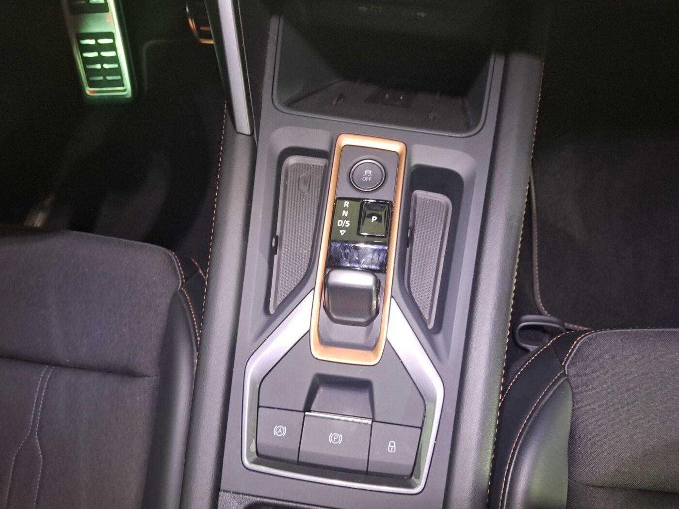 CUPRA Leon Sportstourer 1.5 eTSI DSG 110 kW (150 CV) — photo 12
