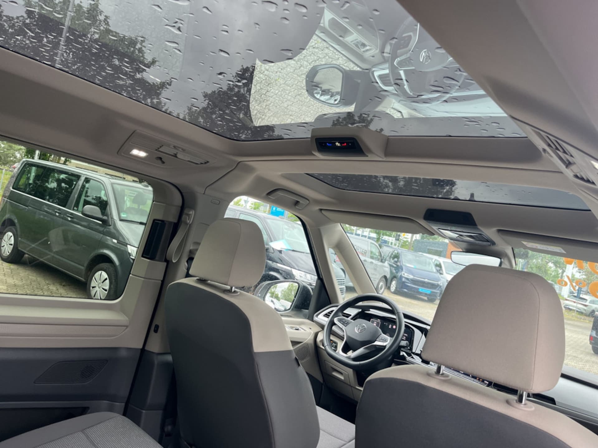 Volkswagen Multivan Langversion Basis-Modell