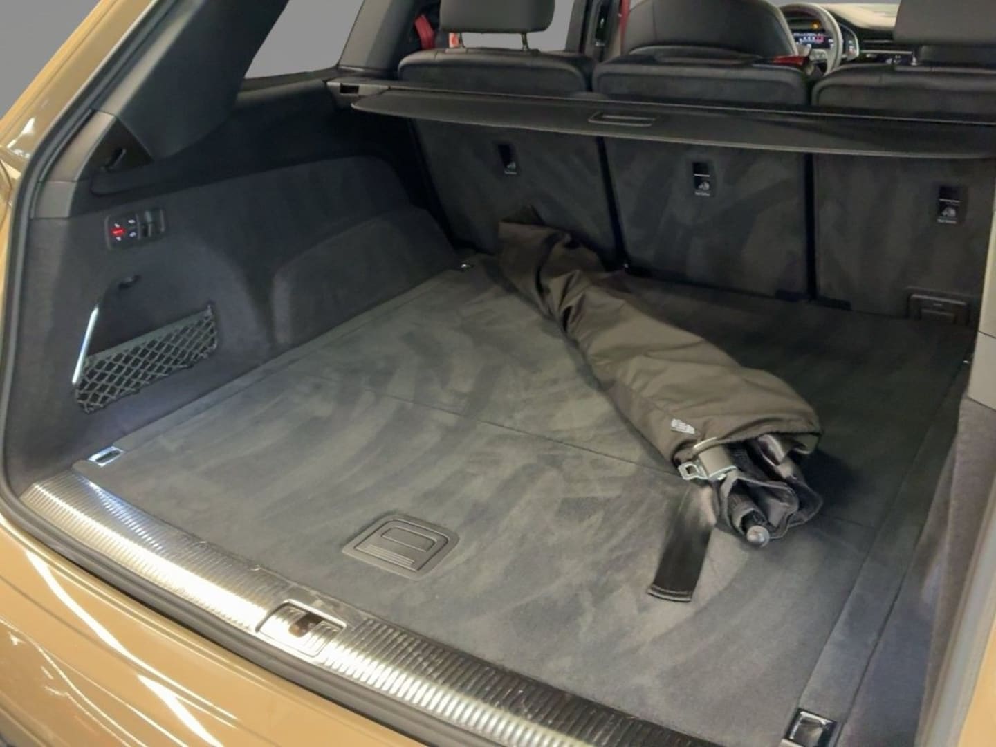 Bild über Audi SQ7 SUV TFSI quattro tiptronic - für weitere Informationen kontaktieren Sie den Audi Partner