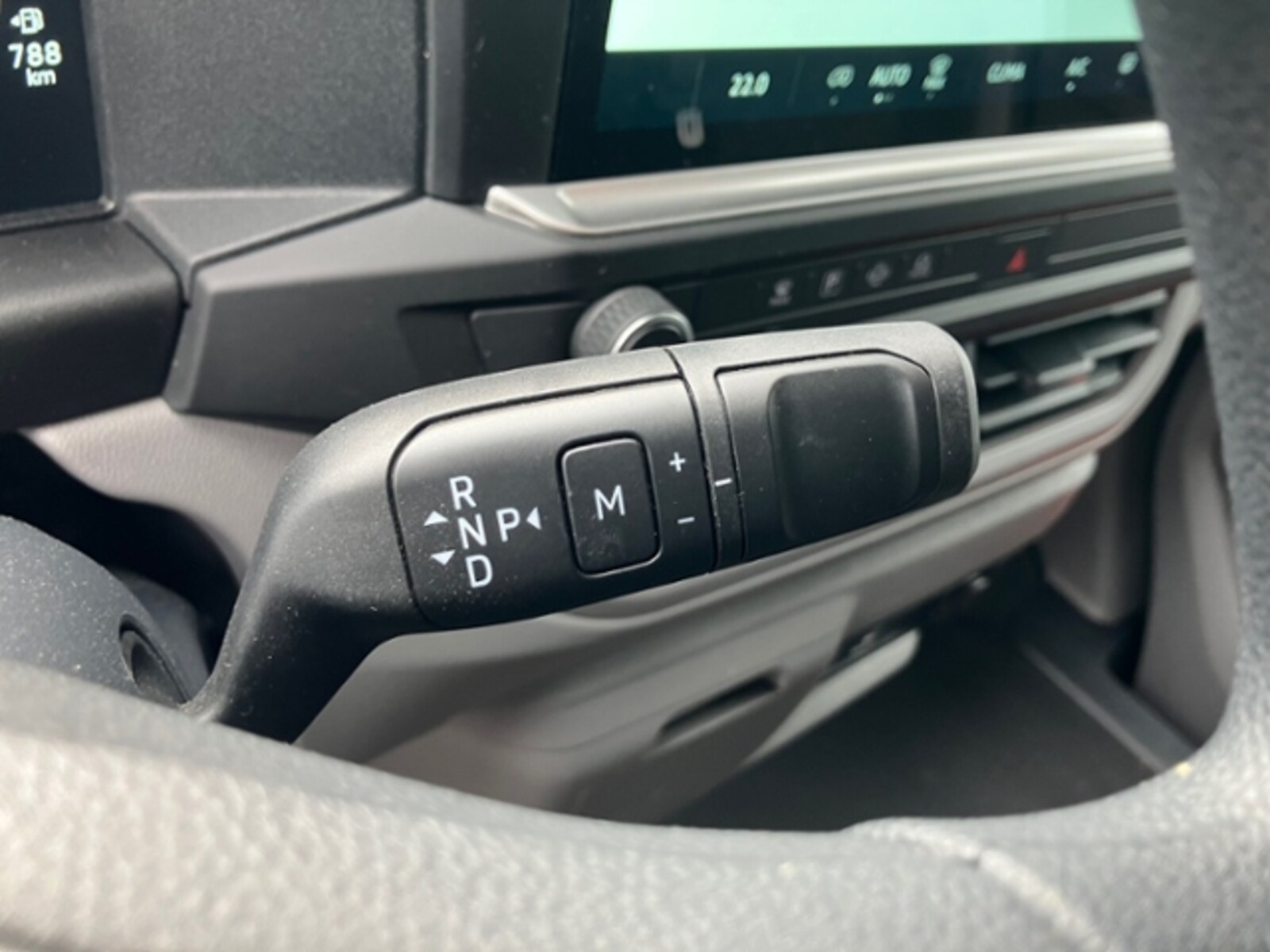 Volkswagen Transporter Kombi langer Radstand – Bild 15