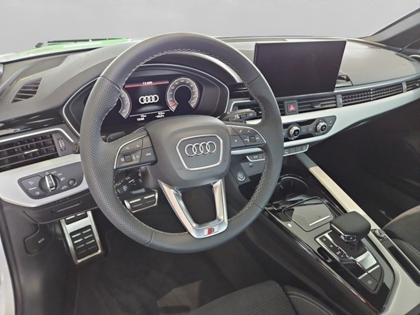 Bild über Audi A4 Avant S line 40 TFSI S tronic - für weitere Informationen kontaktieren Sie den Audi Partner