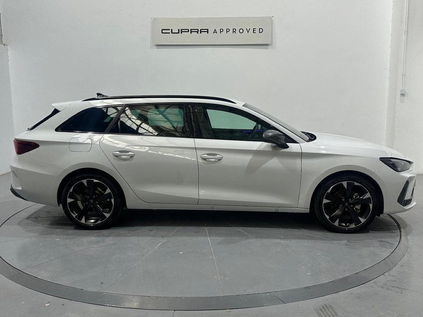 CUPRA Leon Sportstourer 1.5 eTSI DSG 110 kW (150 CV) — photo 3