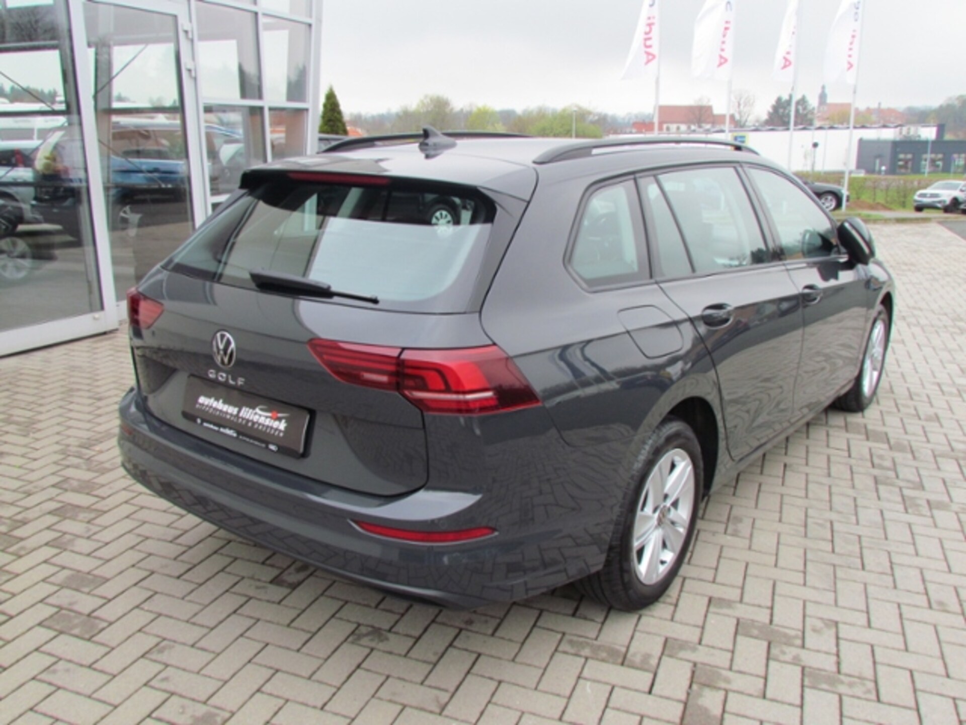 Volkswagen Golf Variant Life