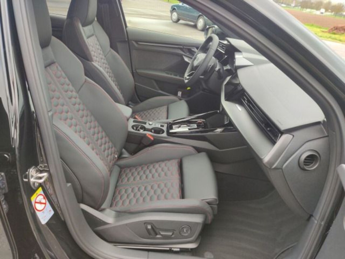 Bild über Audi RS 3 Limousine TFSI quattro 294 kW S tronic - für weitere Informationen kontaktieren Sie den Audi Partner