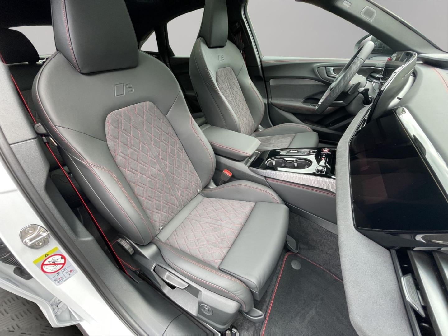 Bild über Audi A5 Limousine e-hybrid e-hybrid quattro 220 kW S tronic - für weitere Informationen kontaktieren Sie den Audi Partner