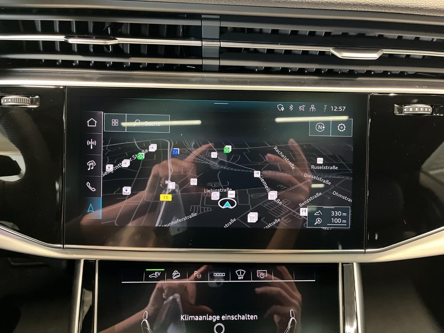 Bild über Audi Q8 SUV TFSI e S line business TFSI e quattro 290 kW tiptronic - für weitere Informationen kontaktieren Sie den Audi Partner