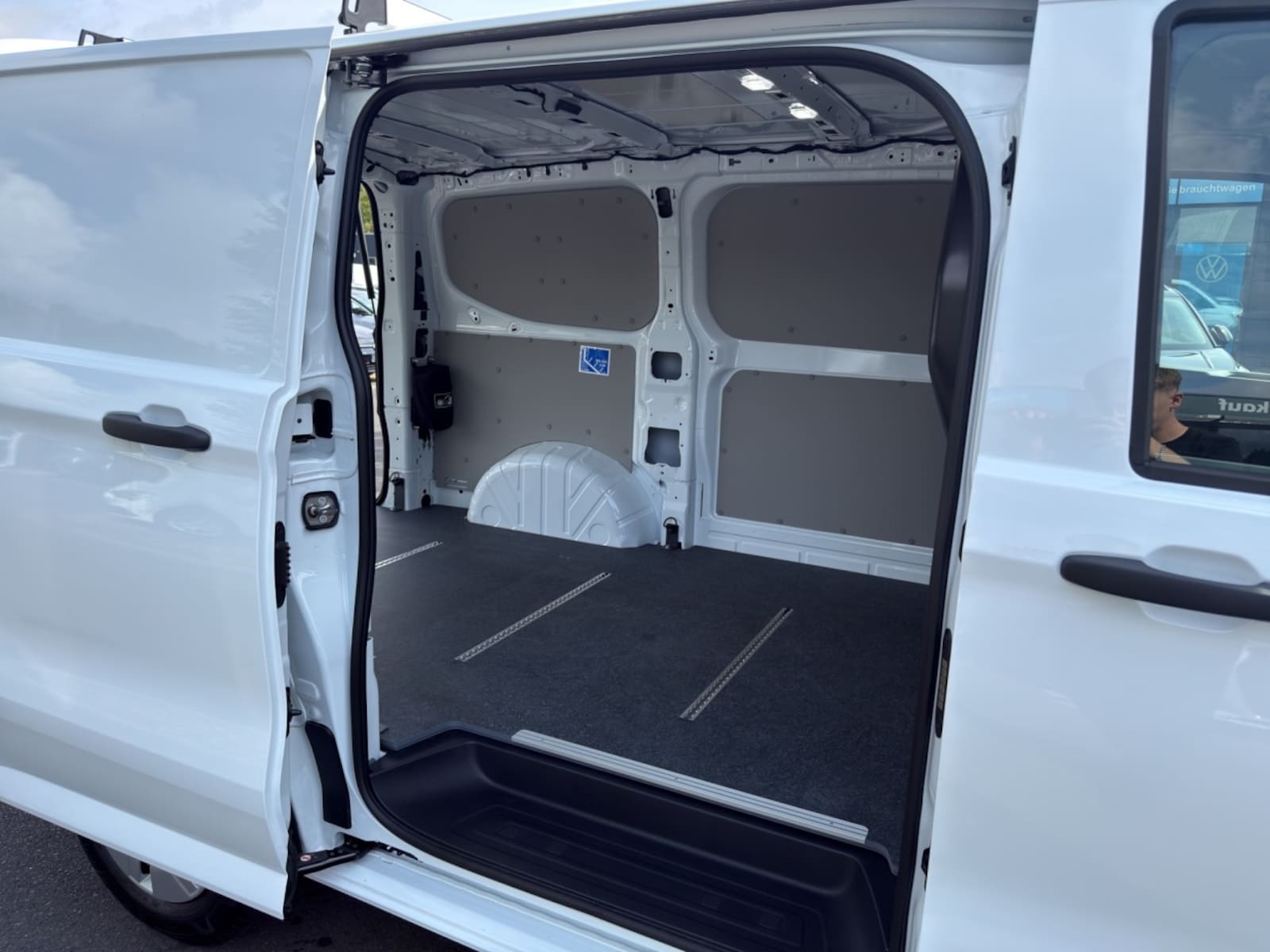 Volkswagen Transporter Kasten kurzer Radstand – Bild 12