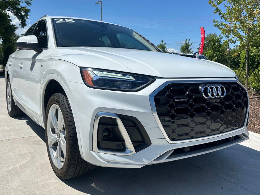 2025 Audi Q5 45 Premium Plus's photo