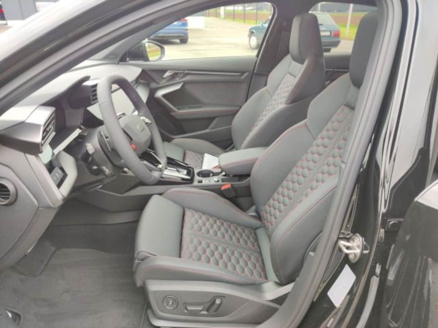 Bild über Audi RS 3 Limousine TFSI quattro 294 kW S tronic - für weitere Informationen kontaktieren Sie den Audi Partner