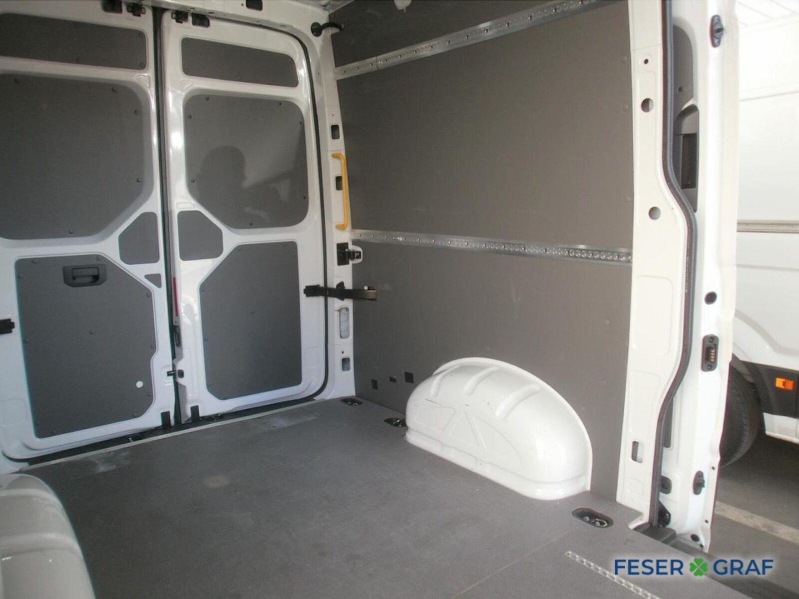 Volkswagen Crafter Kasten mittlerer Radstand – Bild 9