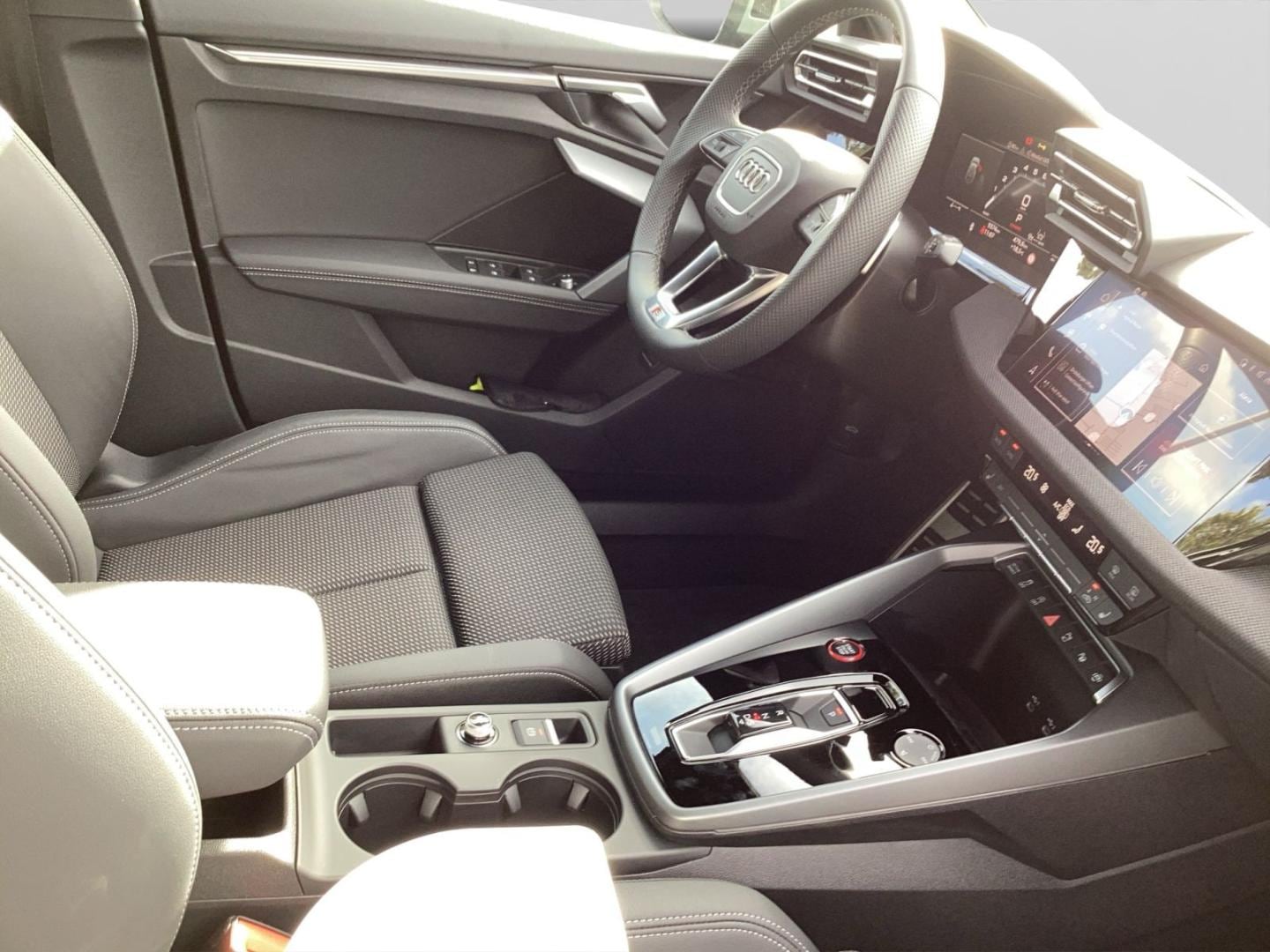 Bild über Audi S3 Sportback TFSI quattro S tronic - für weitere Informationen kontaktieren Sie den Audi Partner