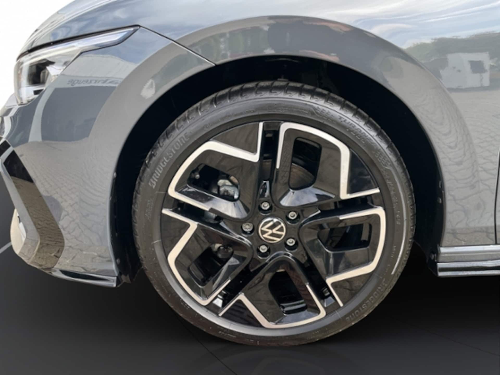 Volkswagen Golf R-Line