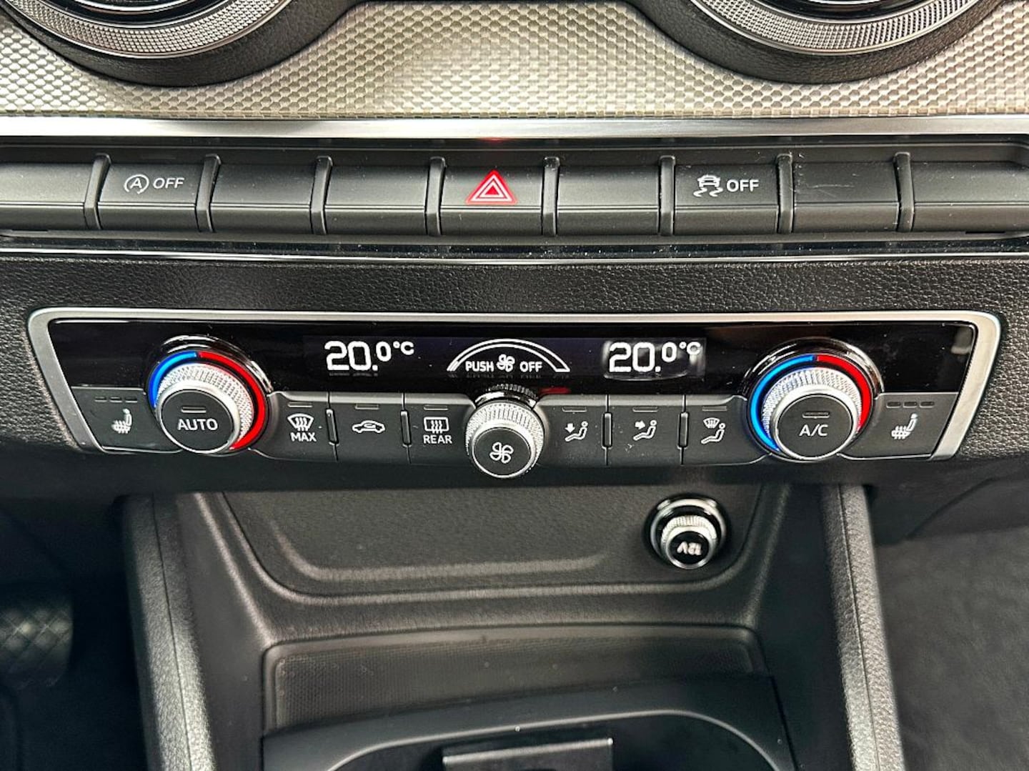 Bild über Audi Q2 S line 30 TFSI Schaltgetriebe - für weitere Informationen kontaktieren Sie den Audi Partner