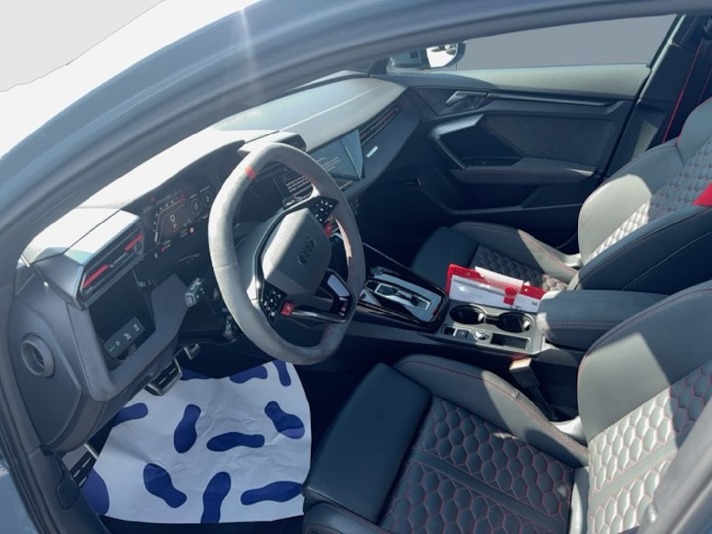 Bild über Audi RS 3 Sportback TFSI quattro 294 kW S tronic - für weitere Informationen kontaktieren Sie den Audi Partner