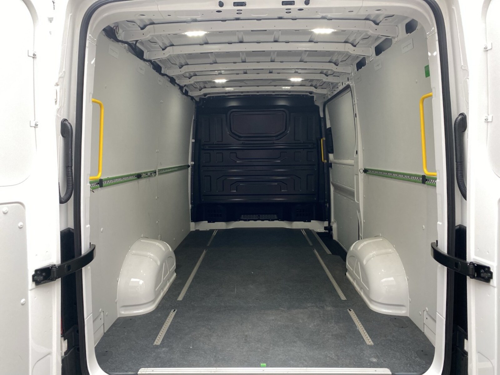Volkswagen Crafter Kasten mittlerer Radstand – Bild 6