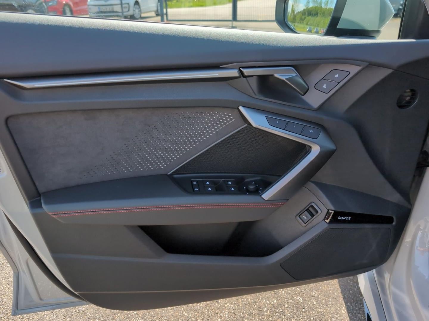 Bild über Audi RS 3 Limousine TFSI quattro 294 kW S tronic - für weitere Informationen kontaktieren Sie den Audi Partner