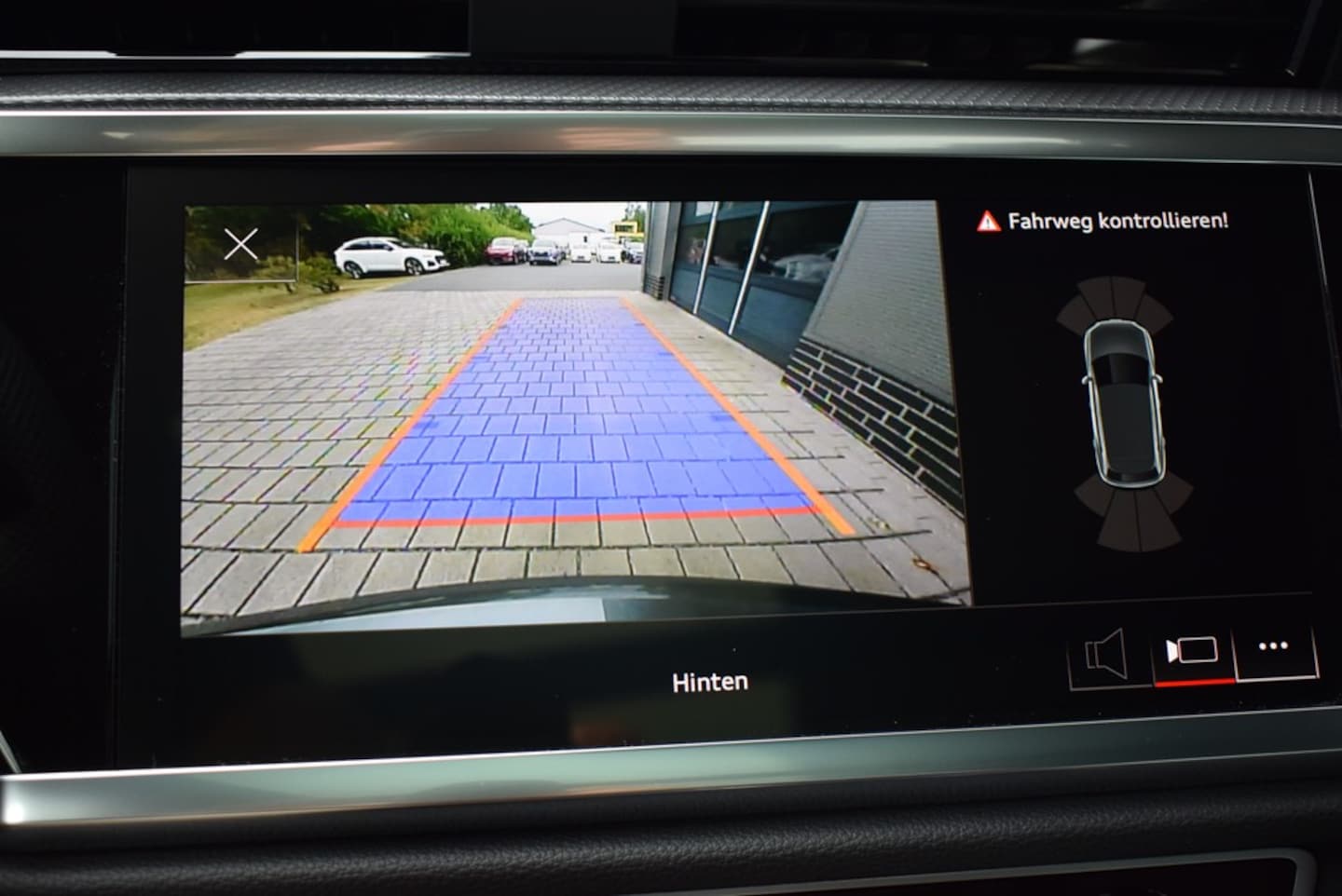 Bild über Audi Q3 TDI quattro 142 kW S tronic - für weitere Informationen kontaktieren Sie den Audi Partner