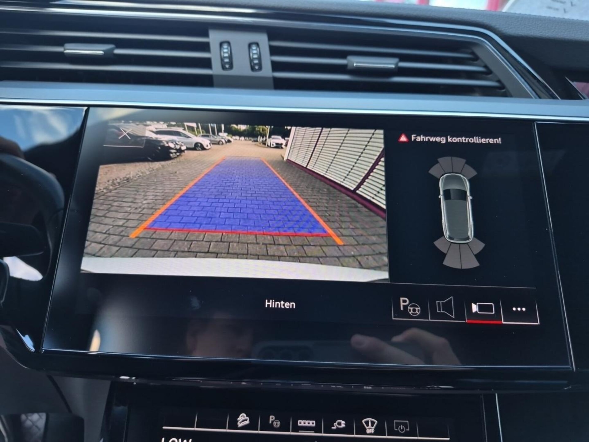 Audi e-tron S line