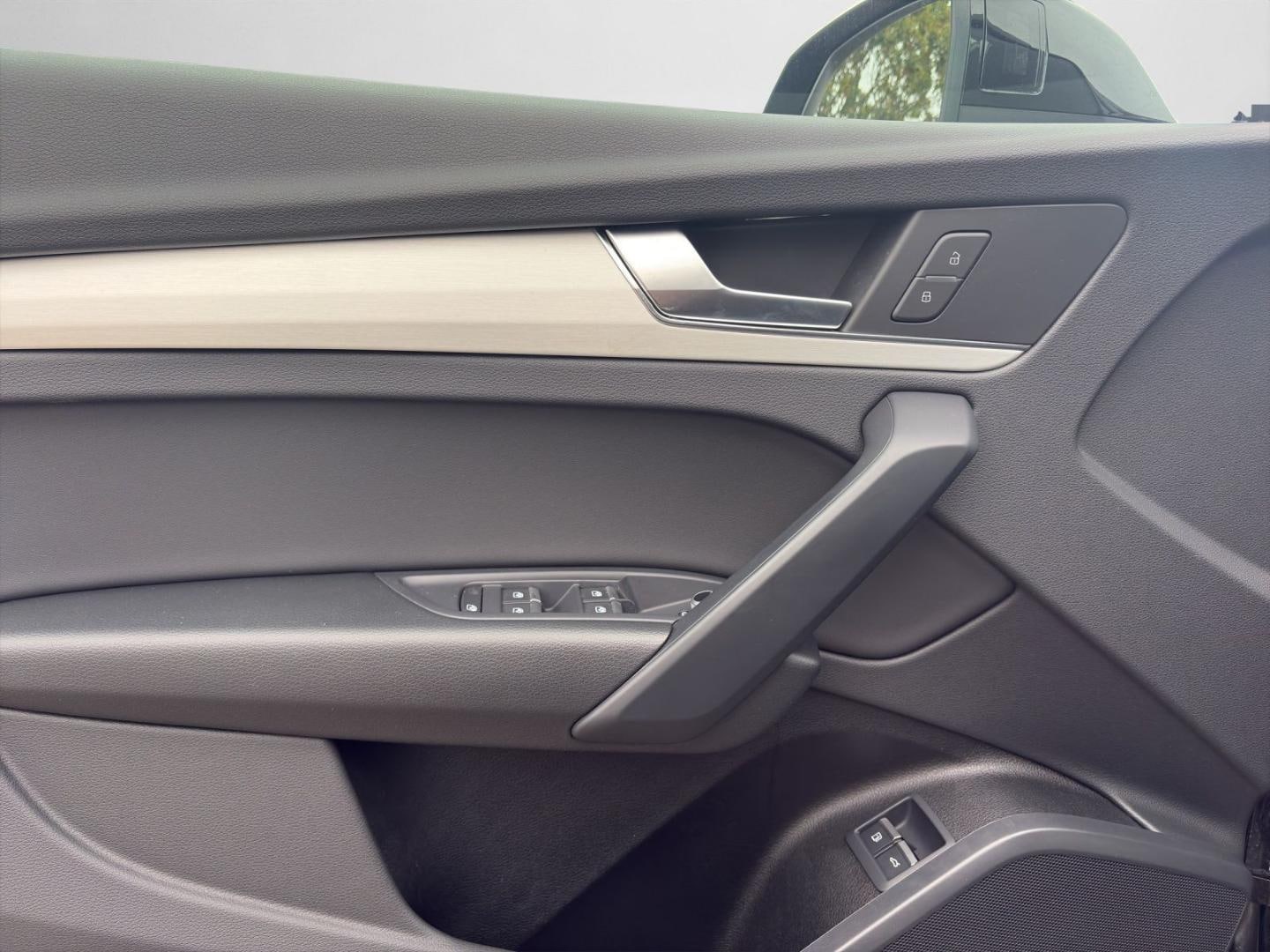 Bild über Audi Q5 TFSI e S line business 55 TFSI e quattro S tronic - für weitere Informationen kontaktieren Sie den Audi Partner