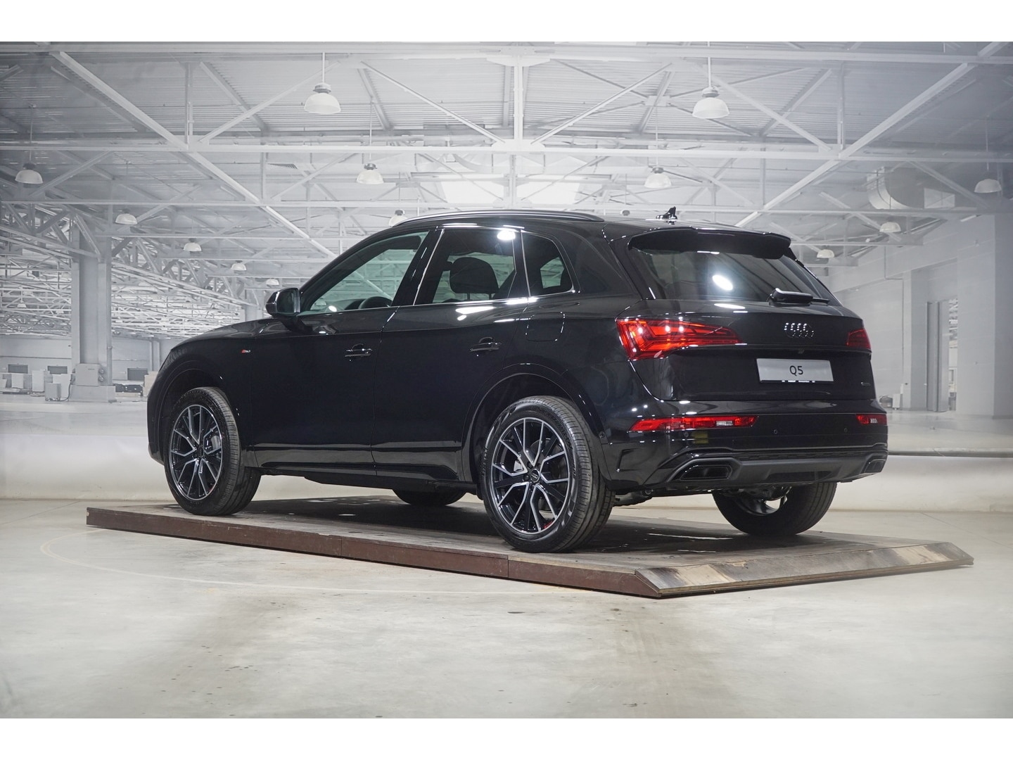 Bild über Audi Q5 TFSI e S line business 55 TFSI e quattro S tronic - für weitere Informationen kontaktieren Sie den Audi Partner