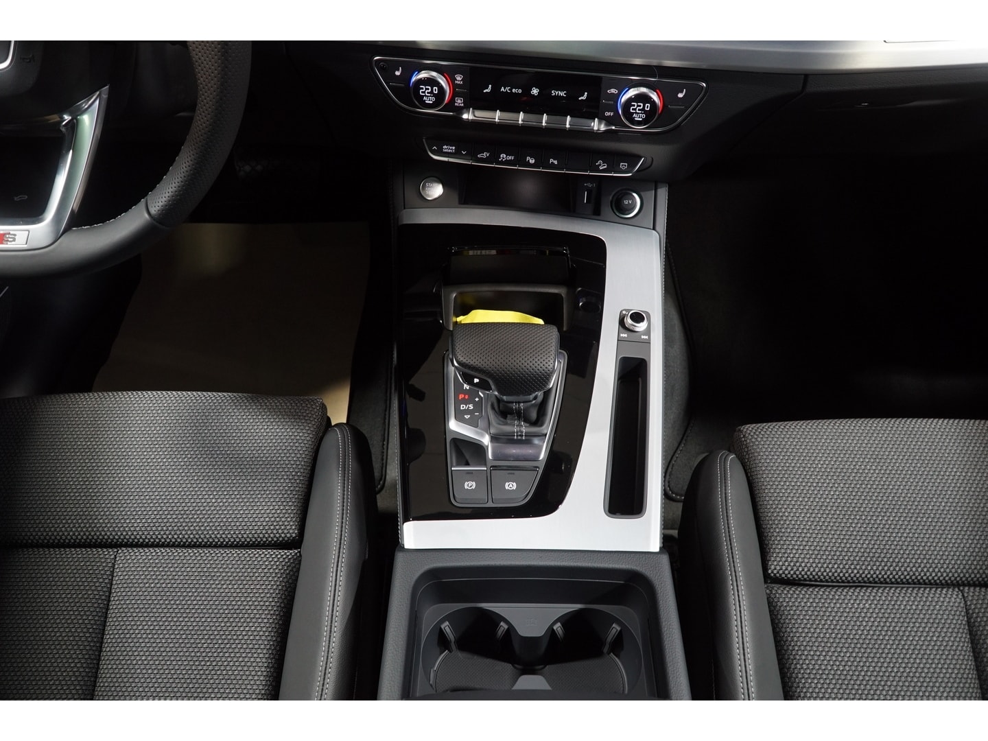 Bild über Audi Q5 TFSI e S line business 55 TFSI e quattro S tronic - für weitere Informationen kontaktieren Sie den Audi Partner
