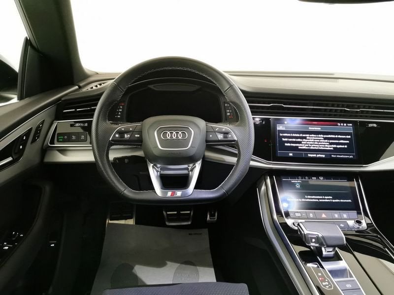 Immagine di Audi Q8 Sport 55 TFSI quattro 250 kW (340 CV) tiptronic - Vista: for more details contact your dealer