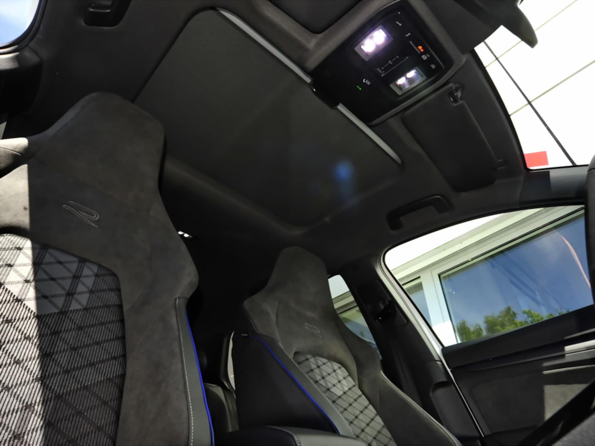 Volkswagen Golf R-Line