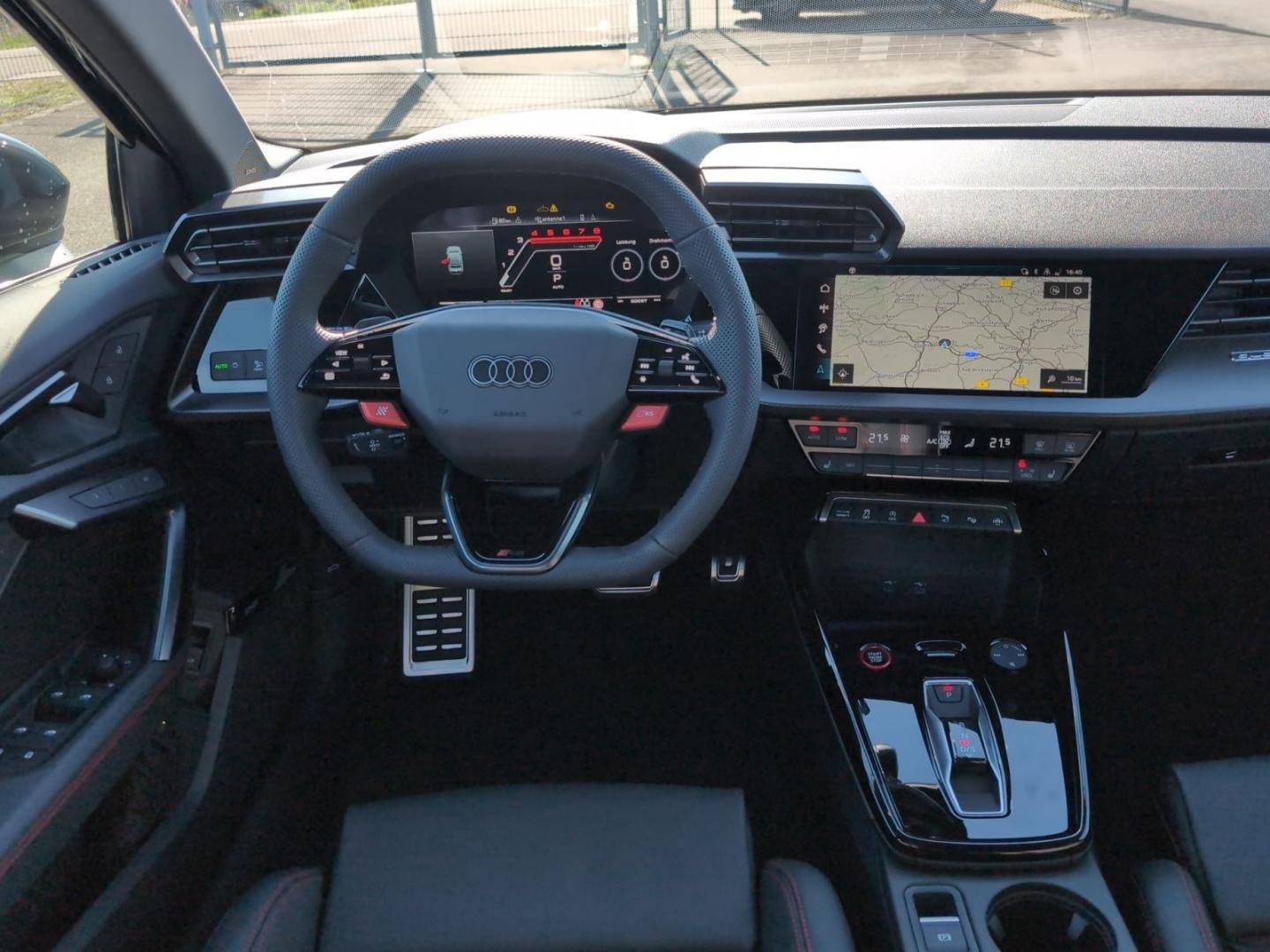 Bild über Audi RS 3 Limousine TFSI quattro 294 kW S tronic - für weitere Informationen kontaktieren Sie den Audi Partner