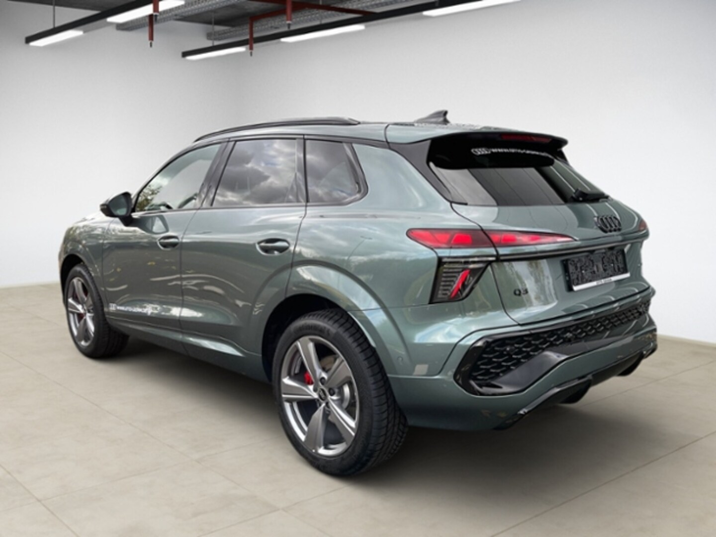 Bild über Audi Q3 SUV TFSI quattro 195 kW S tronic - für weitere Informationen kontaktieren Sie den Audi Partner