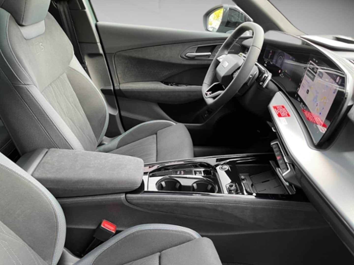 Bild über Audi Q3 SUV TFSI quattro 195 kW S tronic - für weitere Informationen kontaktieren Sie den Audi Partner