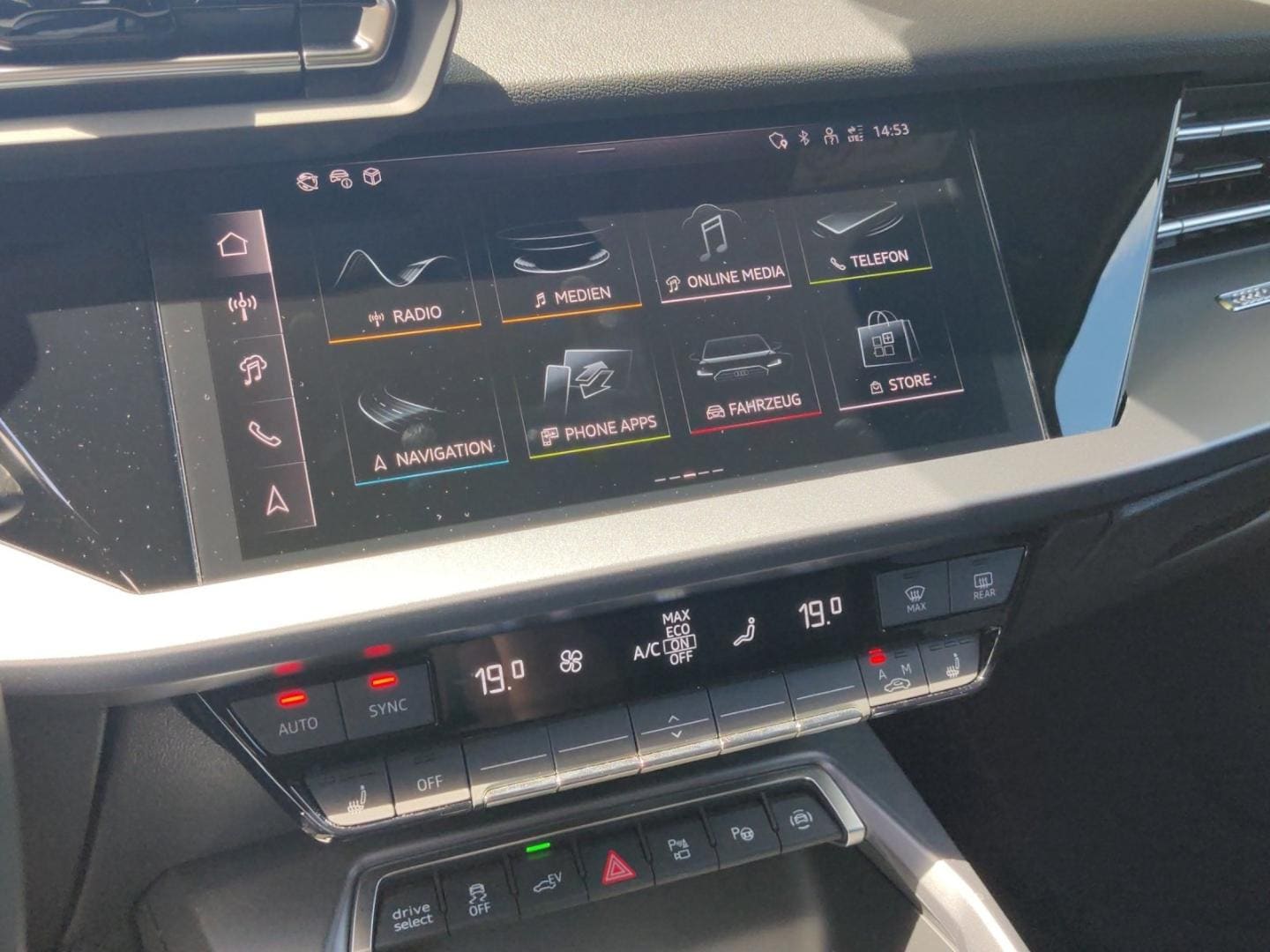 Bild über Audi A3 Sportback TFSI e 40 TFSI e S tronic - für weitere Informationen kontaktieren Sie den Audi Partner
