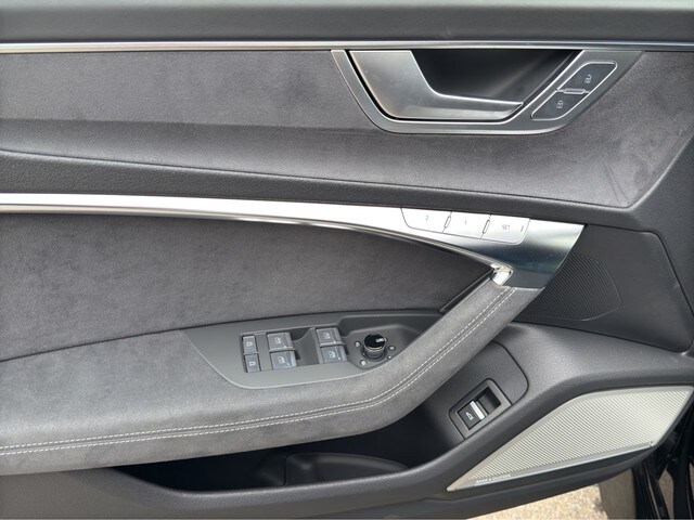 Image about Audi RS 6 Avant performance quattro tiptronic