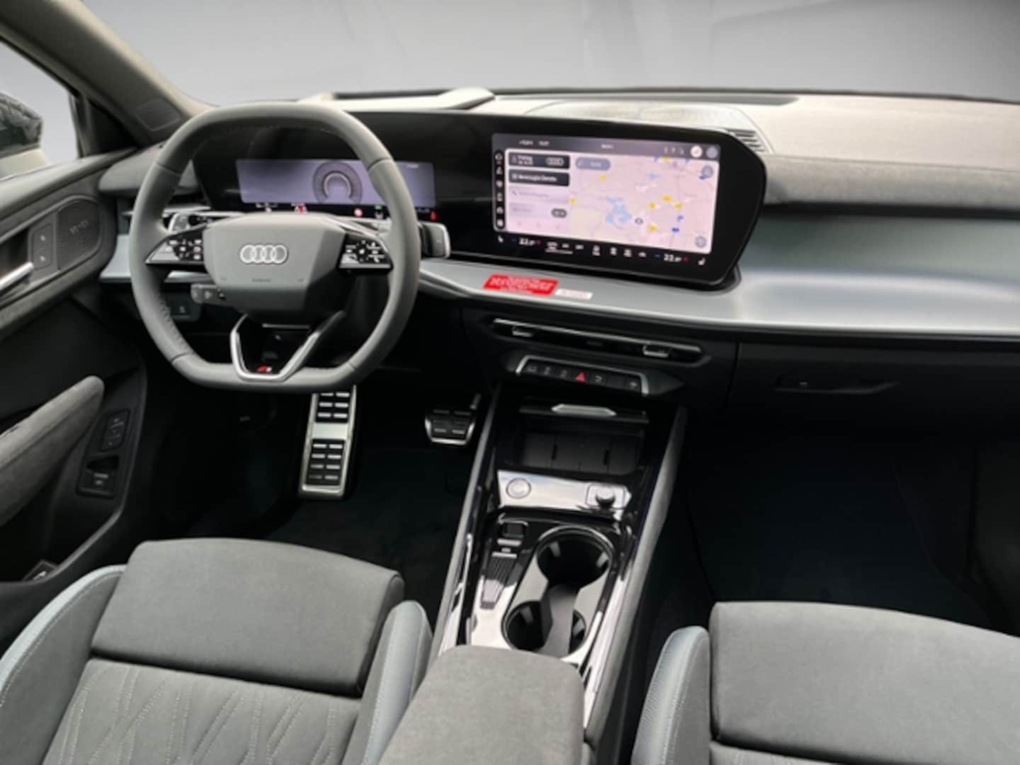 Bild über Audi Q3 SUV TFSI quattro 195 kW S tronic - für weitere Informationen kontaktieren Sie den Audi Partner