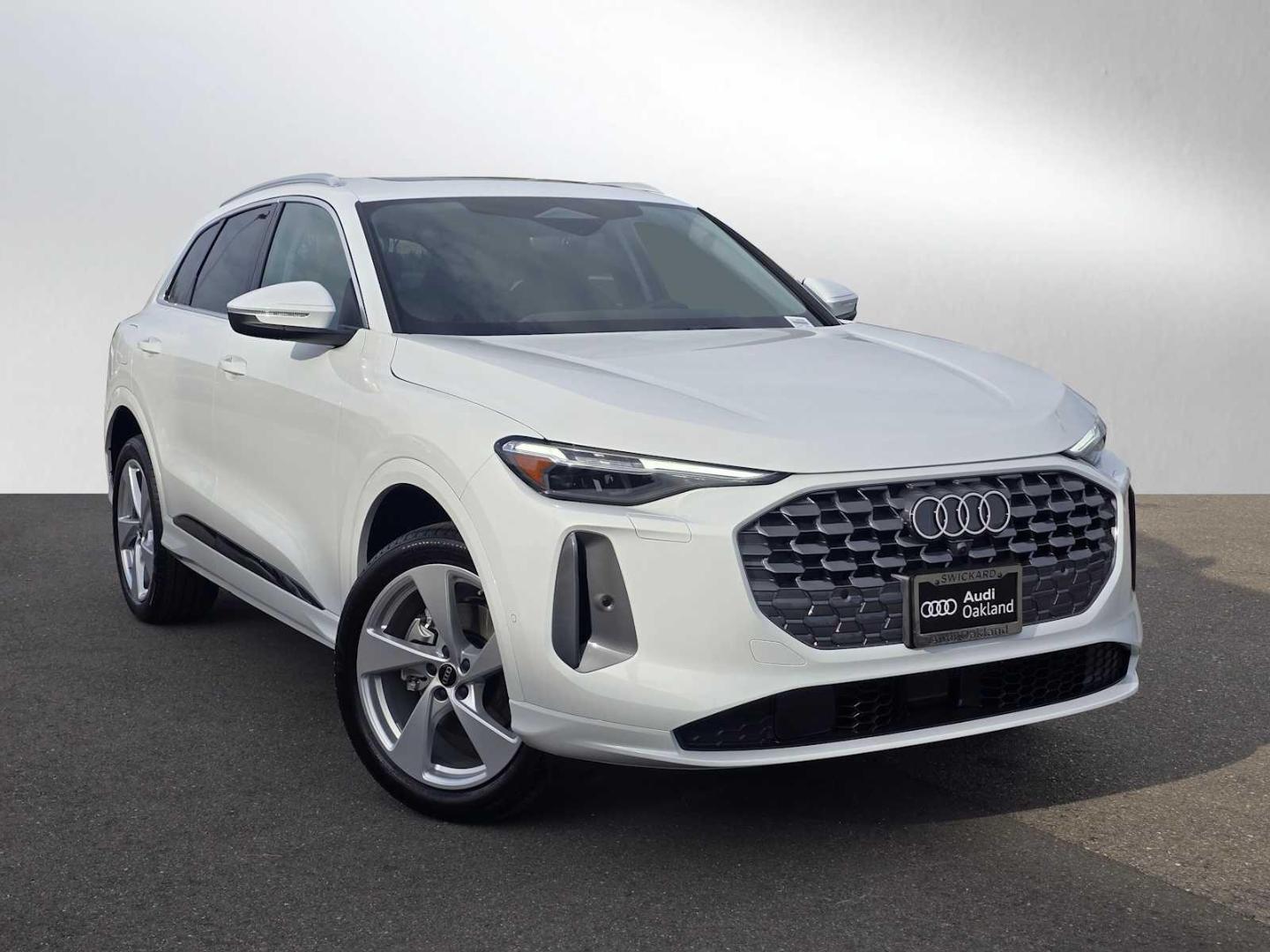 2025 Audi Q5 40 Premium Plus's photo