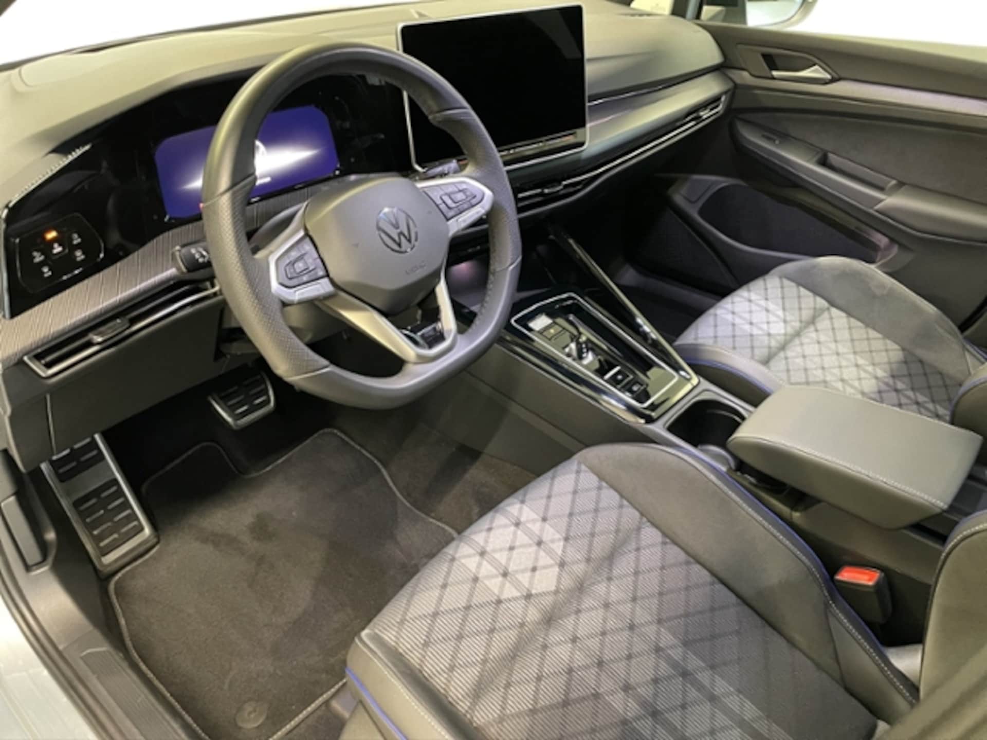 Volkswagen Golf R-Line