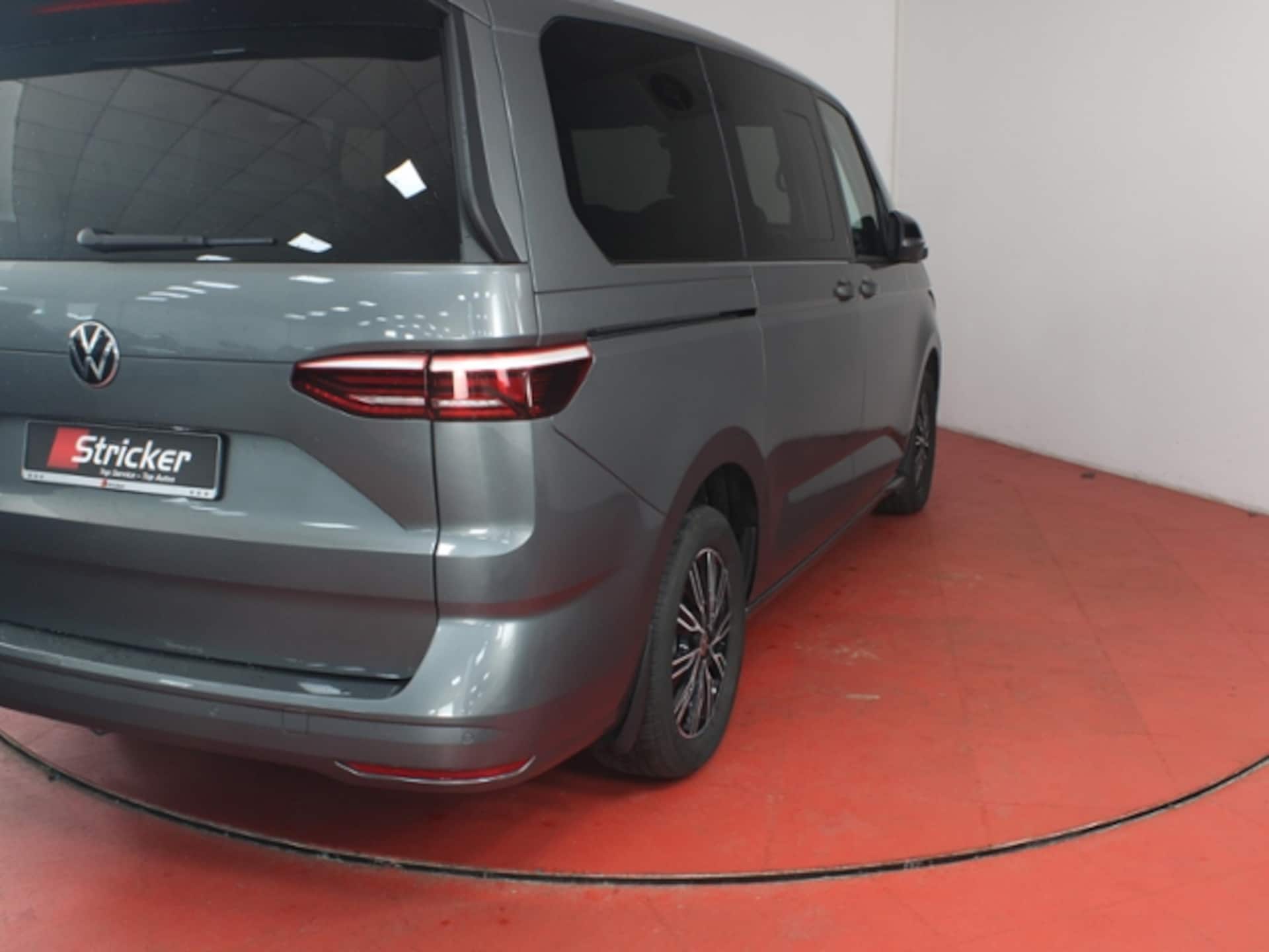 Volkswagen Multivan Langversion Basis-Modell